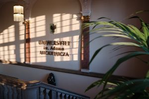Hol Collegium Minus z napisem 