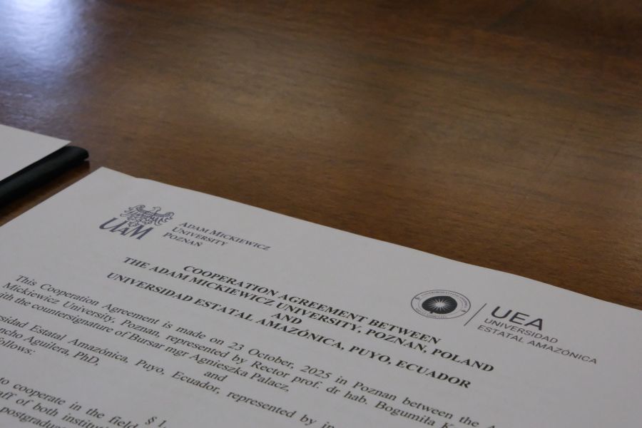 a cooperation agreement between AMU and Universidad Estatal Amazónica
