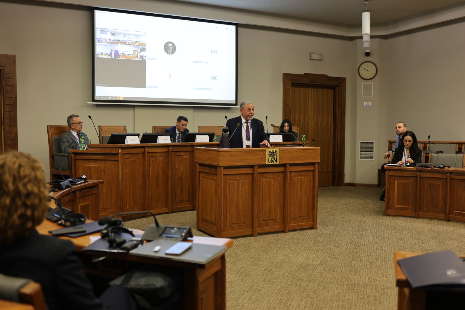 zdjęcie z konferencji w Sali Senatu UAM