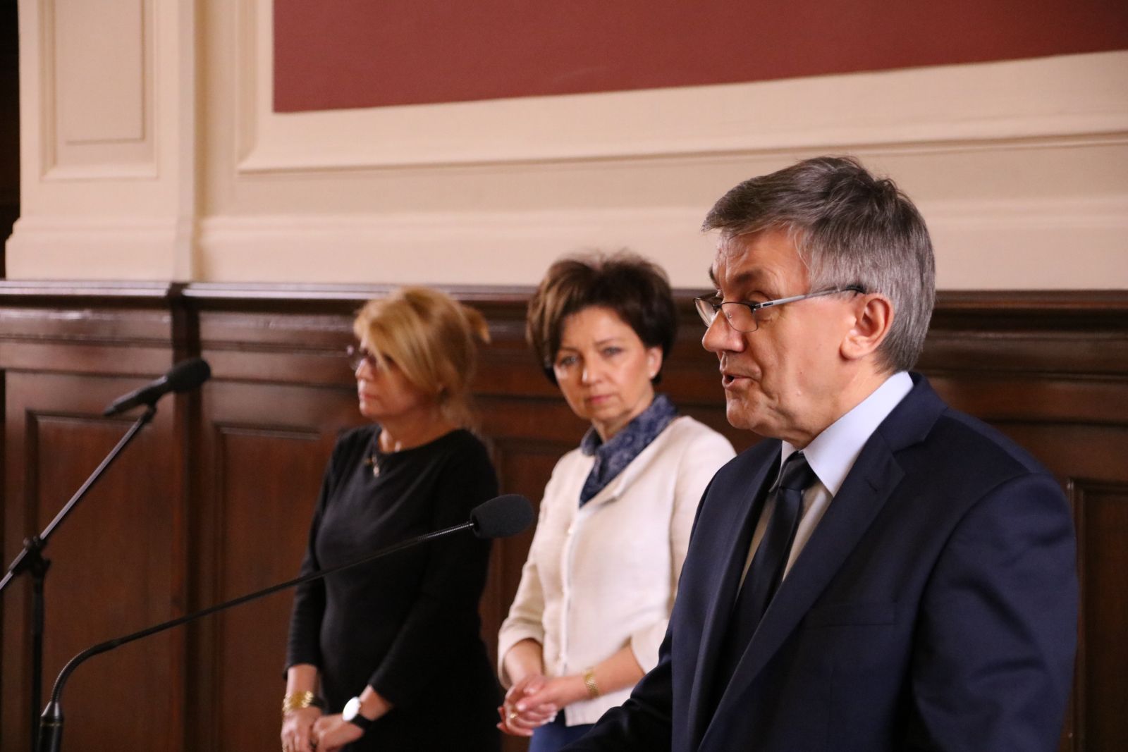 Wręczanie odznaczeń na UAM 10