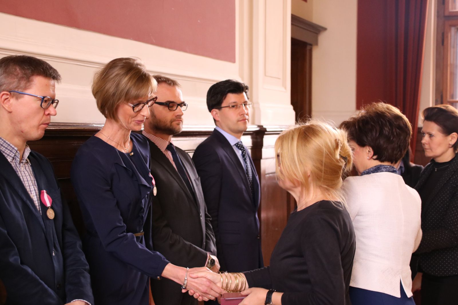 Wręczanie odznaczeń na UAM 19