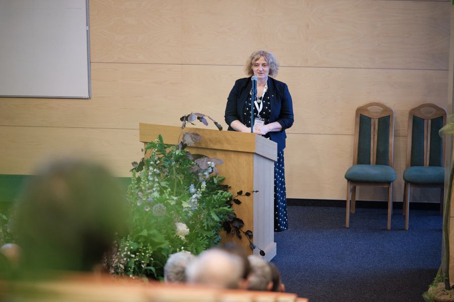 Prof. Beata Messyasz.