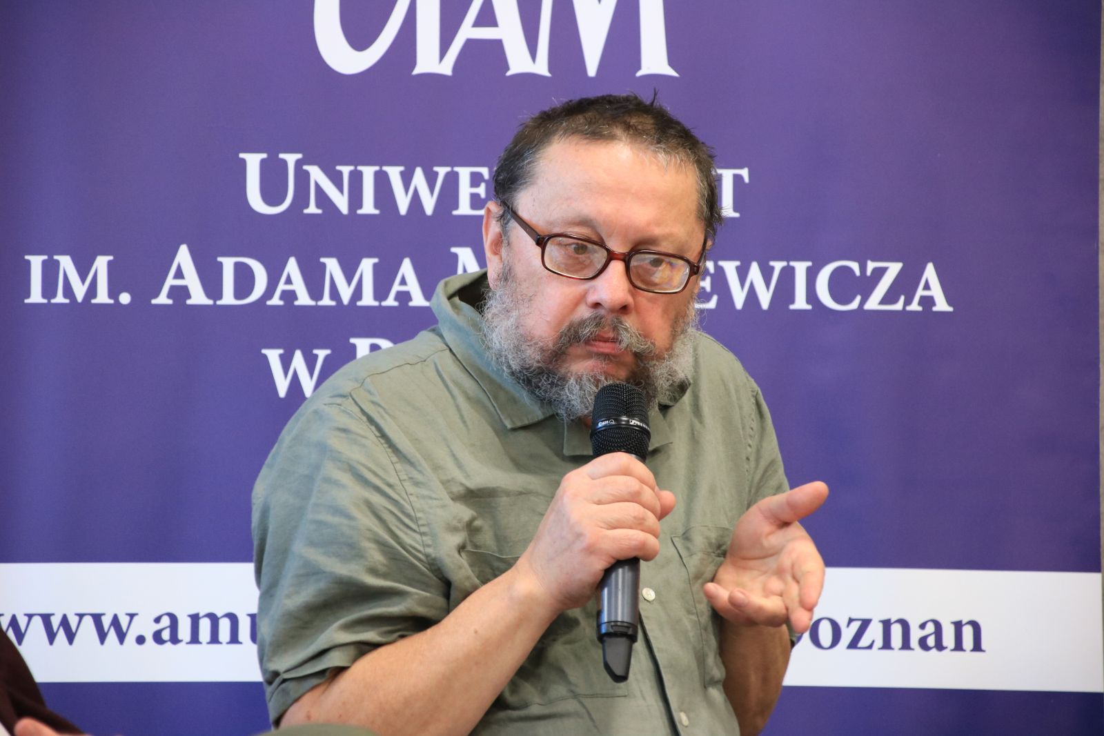 Zdjęcie - prof. Roman Kubicki podczas debaty