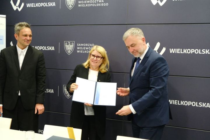 Signing of an agreement on co-financing the renovation of university buildings. 