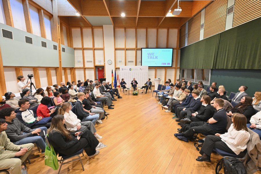 “Youth Policy Dialogue” with Commissioner Piotr Serafin at Collegium Polonicum