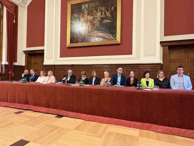 Uczestnicy uroczystego zakończenia Olimpiady w Sali Lubrańskiego