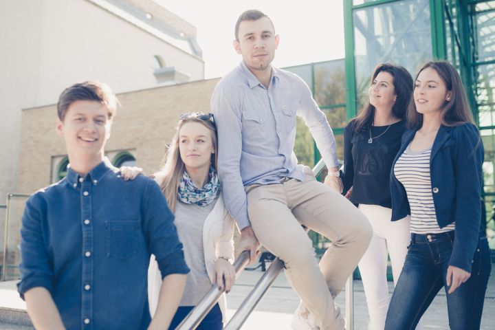 AMU Students sitting on a stairs in fromnt of Collegium Physicum at Morasko Campus