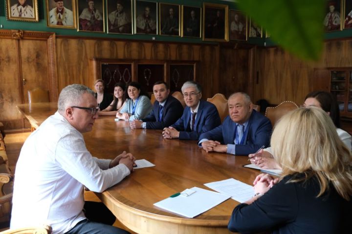 Visit by a delegation from Karaganda Buketov University 