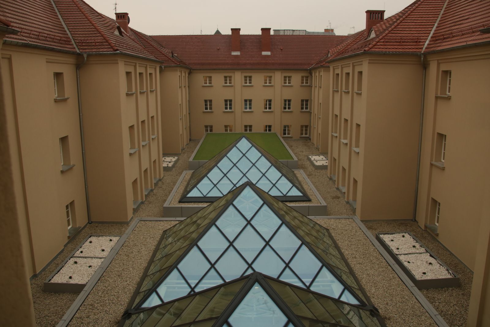 Dziedziniec Domu Studenckiego Hanka po remoncie