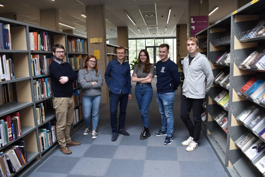 The image presents the students of AMU Faculty of History, who has been working on Study@Research project