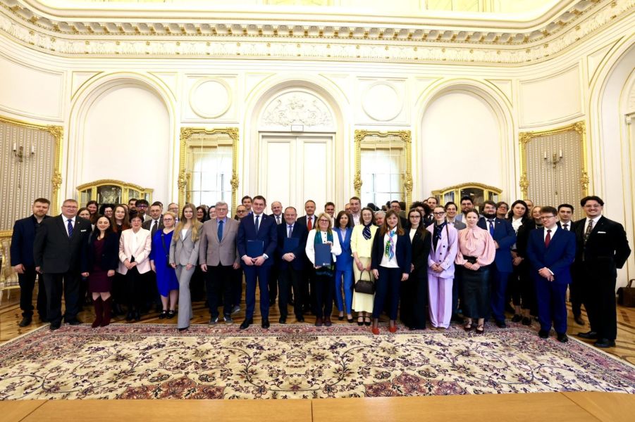 Signing ceremony for a cooperation agreement on the development of doctoral schools between AMU, UW and UJ. The event took place in the Golden Hall on the main UW campus. 