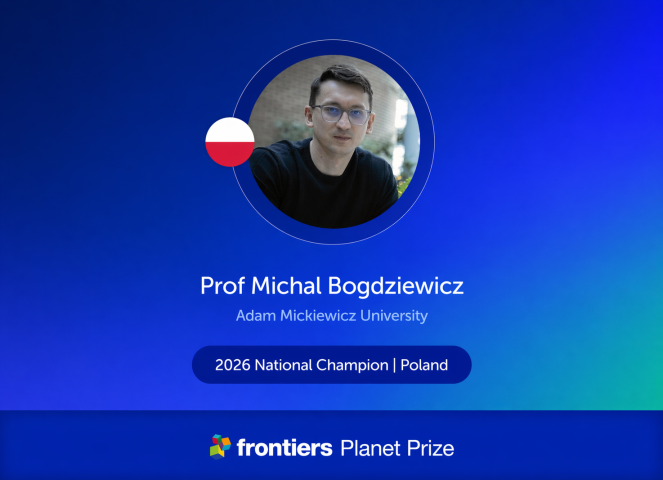 Grafika promocyjna Frontiers Planet Prize na niebiesko-turkusowym gradientowym tle. U góry centralnie okrągłe zdjęcie mężczyzny w okularach, obok mała flaga Polski. Poniżej napisy: „Prof Michal Bogdziewicz”, „Adam Mickiewicz University” oraz „2026 National Champion | Poland”. Na dole logo „frontiers Planet Prize”.