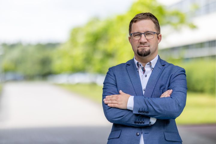 Dr Bartosz Naskręcki