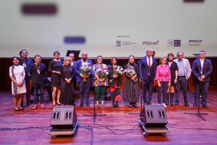 wspólne zdjęcie laureatów oraz Kapituły PNL