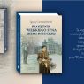 Grafika promująca książkę Ignacego Lewandowskiego „Pamiętnik wiejskiego syna ziemi pałuckiej”. Widok okładki i grzbietu książki na tle archiwalnych fotografii i map. Po prawej stronie granatowe pole z opisem publikacji i logotypami Uniwersytetu im. Adama Mickiewicza oraz Wydawnictwa Naukowego UAM.
