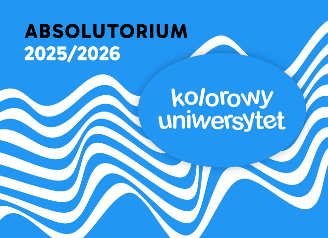 Grafika zapowiada absolutorium 2025/2026 „Kolorowego Uniwersytetu”; na niebieskim tle widnieją białe faliste linie oraz duży napis umieszczony w niebieskiej elipsie.