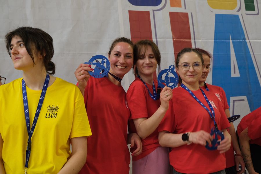Dzień Sportu - uczestnicy z medalami