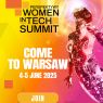 Plakat wydarzenia Perspektywy Women in Tech Summit. Tło w energetycznych odcieniach żółci, pomarańczu i różu. Po lewej stronie napis: „Come to Warsaw, 4–5 June 2025”. U góry logo wydarzenia. Po prawej stronie postać kobiety w futurystycznym, cyfrowym stylu, unosząca się w świetlnej aurze. Na dole żółty przycisk z napisem „Join”.