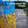 Plakat wystawy „Tam, gdzie rosną maki – polska pomoc dla Ukrainy”, organizowanej w holu głównym Biblioteki Uniwersyteckiej w Poznaniu od 20 października do 31 grudnia 2025 r. Wernisaż zaplanowano na 20.10.2025 o godz. 12:00, a o 12:30 odbędzie się wykład Piotra Marcińkowskiego z Fundacji Czerwony Mak. Tło plakatu stanowi fotografia słupa pomalowanego na niebiesko-żółto.