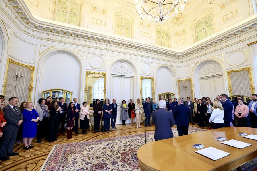 Signing ceremony for a cooperation agreement on the development of doctoral schools between AMU, UW and UJ. The event took place in the Golden Hall on the main UW campus. 