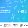 Grafika promująca konferencję „STEAM-owe postacie, które zmieniły świat – Maria Skłodowska-Curie”, która odbędzie się 23 maja 2025. Niebieskie tło z rysunkami symboli chemicznych. Wydarzenie organizowane przez Wydział Chemii UAM i partnerów.