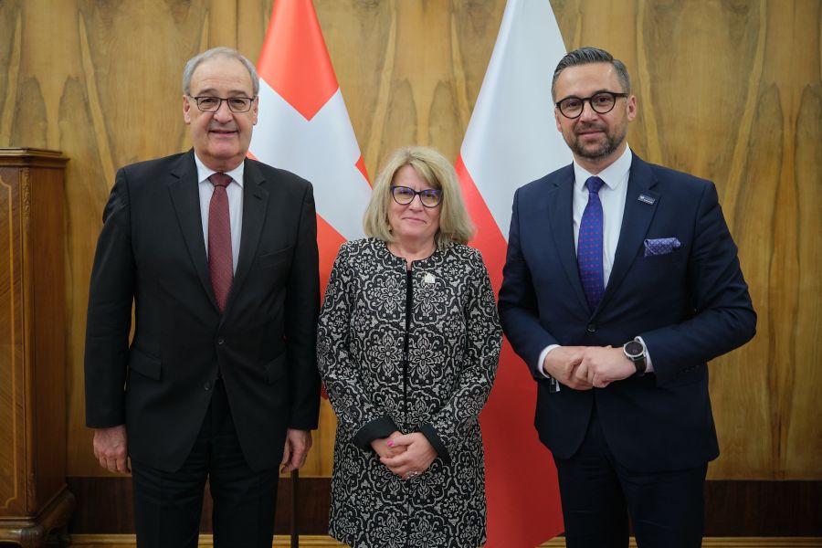 The photo presents the signing ceremony of the Memorandum of Understanding between Poland and Switzerland in the area of research, higher education and innovation