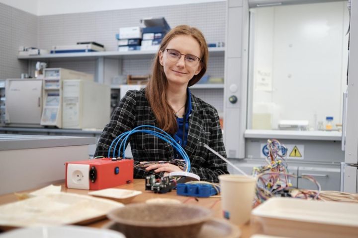 Dr inż. Karolina Brończyk w laboratorium